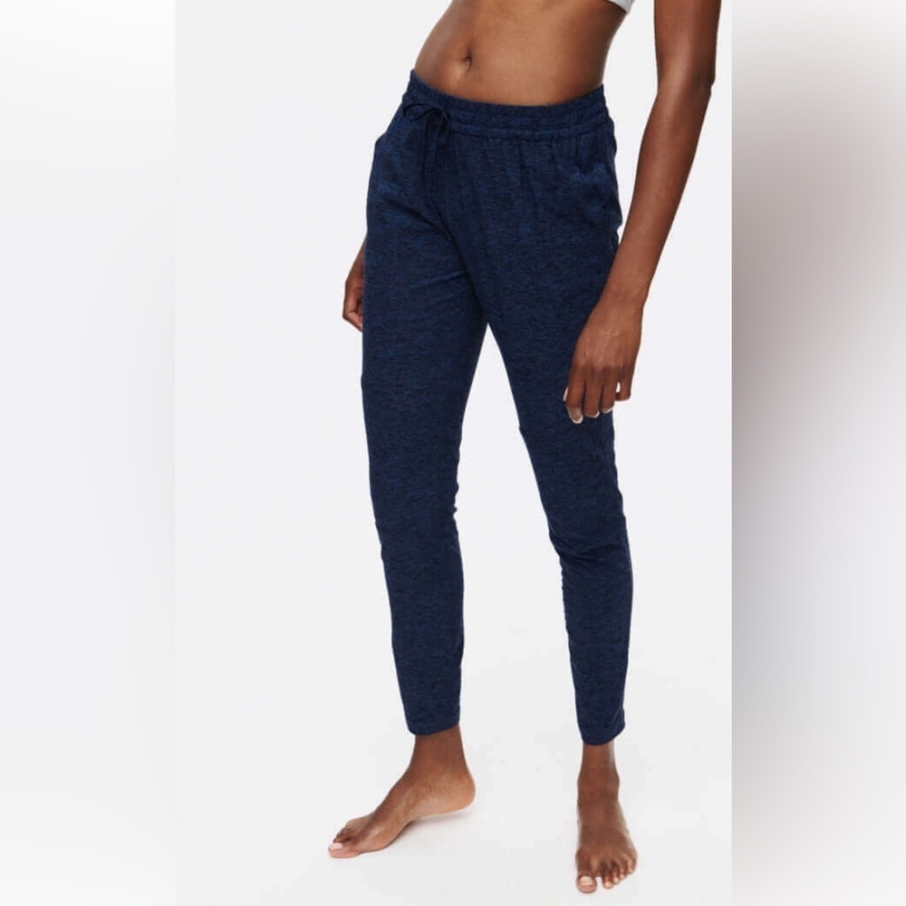 Outdoor Voices CloudKnit Sweatpants in Navy , size Small